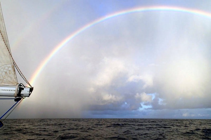 Un demi-cercle complet pour ce spectaculaire arc-en-ciel