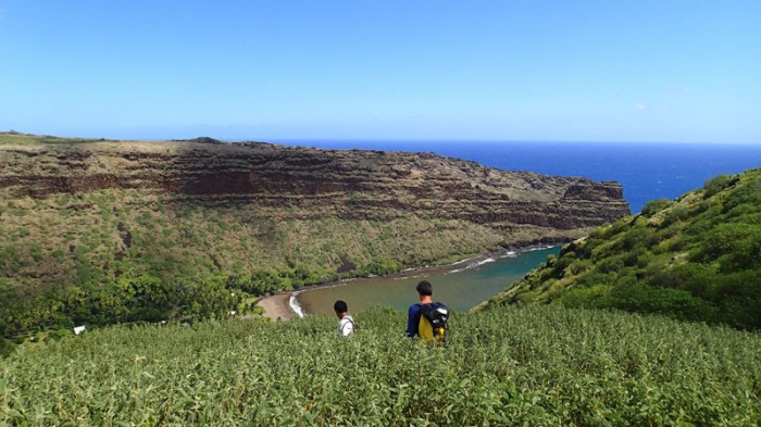 Baie de Hanamenu, en balade avec Taitoua (16 ans)