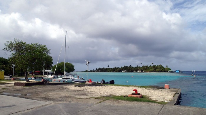 L’Envol à quai, village de Niutahi