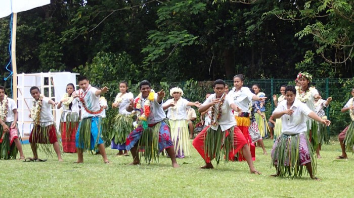 Danse traditionnelle au collège de Lano