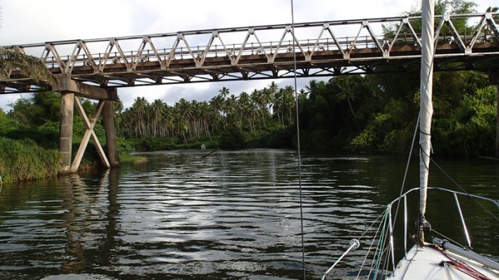 Le pont de la rivière Nasavu