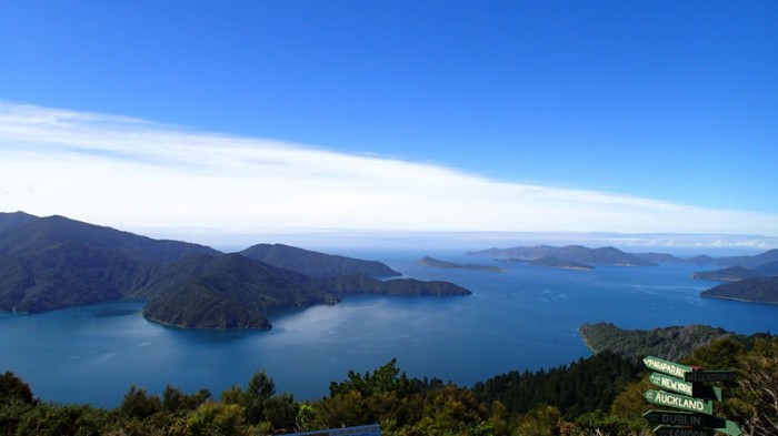 Le Queen Charlotte Sound, au fond le Détroit de Cook et l'île du Nord