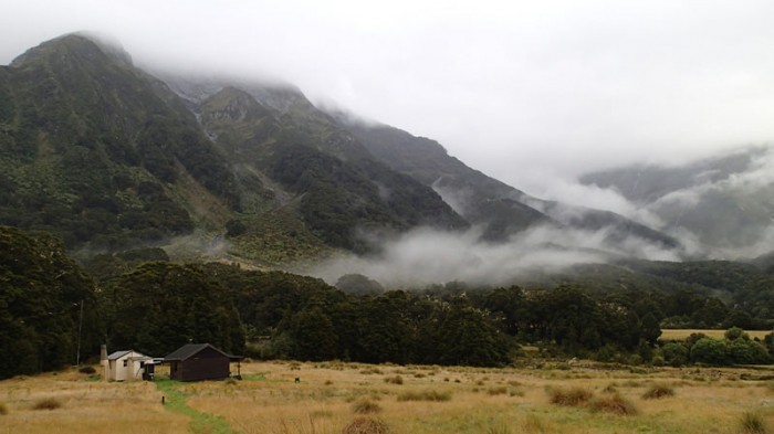 L’ancienne et la nouvelle Top Forks Hut (620m)