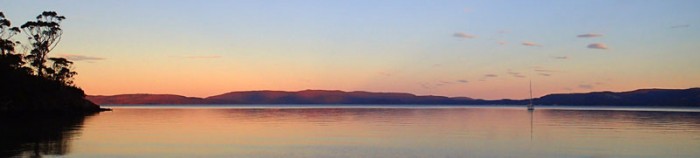 Ironstone Bay, coucher de soleil sur la péninsule Tasman