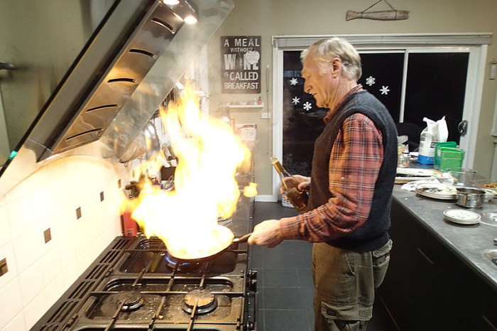 Bill flambe le dessert !