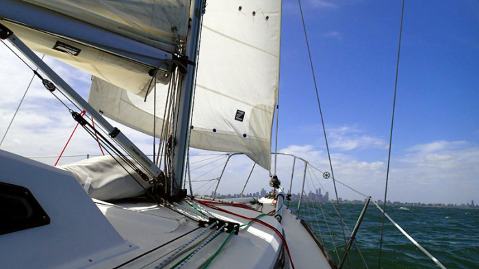 Cap sur Melbourne au fond de la Port Phillip Bay