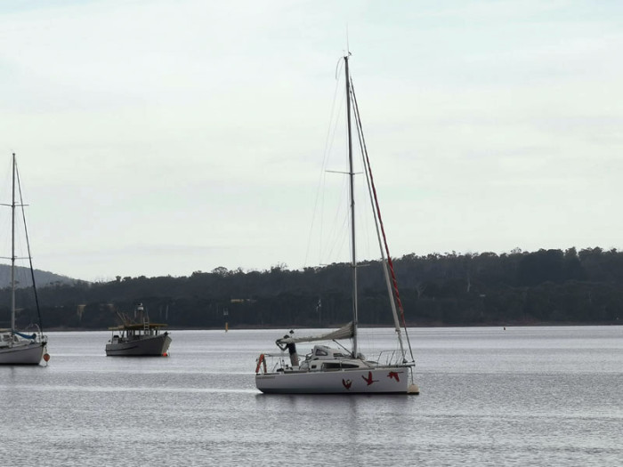 Préparation du bateau, le gennaker est déjà à poste, la…