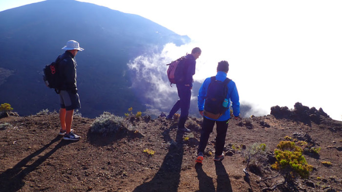 En arrière plan, le Piton de la Fournaise (2512m) dans le Sud-Est de l’île